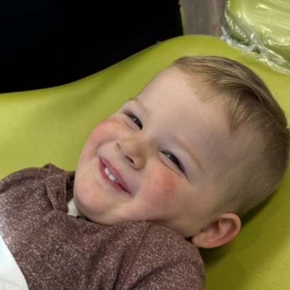Pediatric emergency dentist in Leesburg about to examine a child's mouth